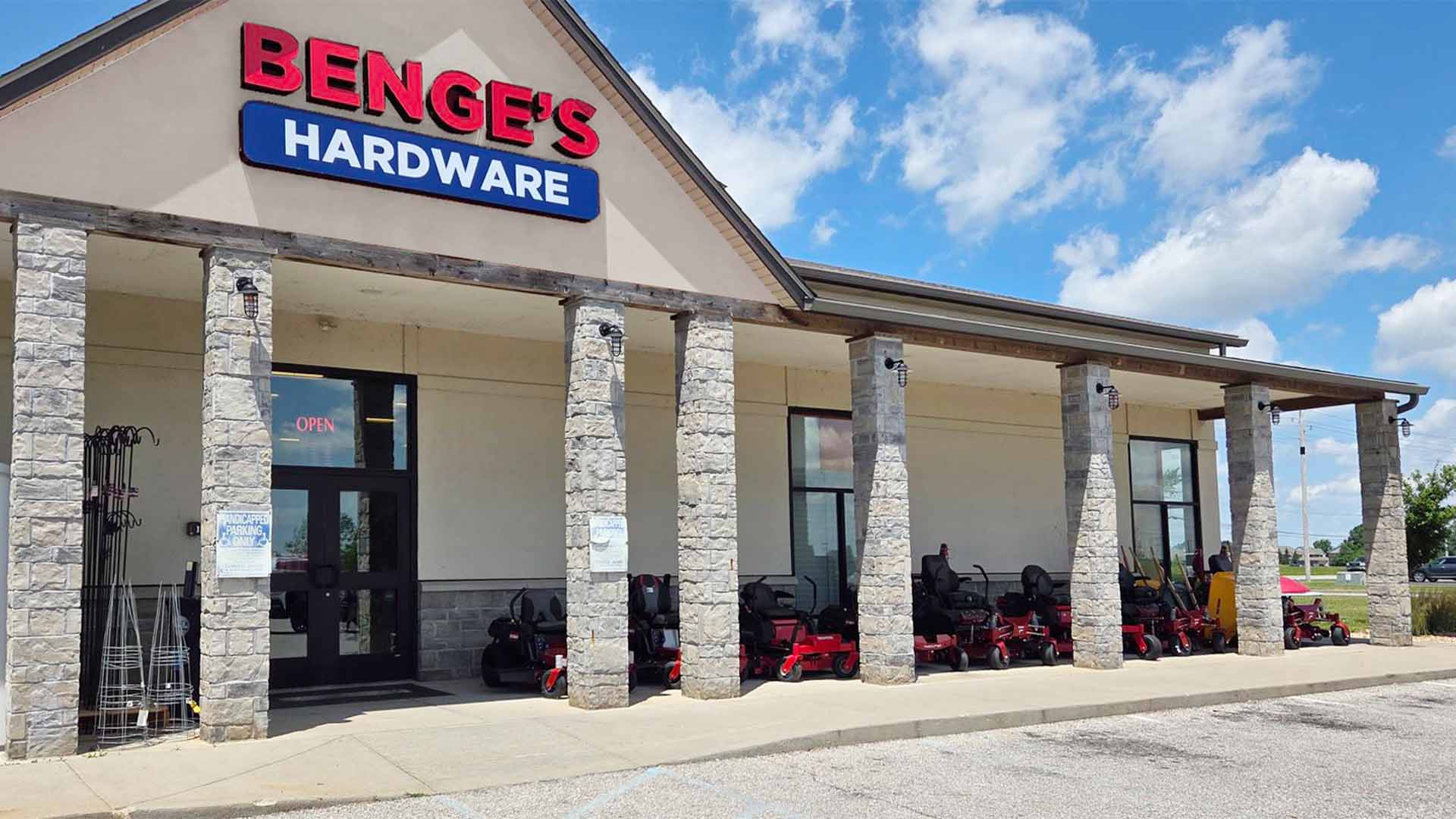 Exterior of Benge's Hardware in Bargersville